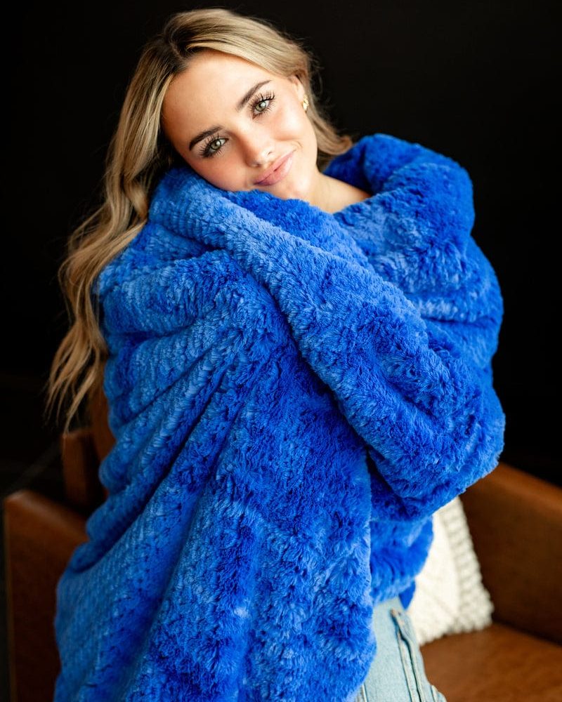 Feathers Dazzling Blue Blanket