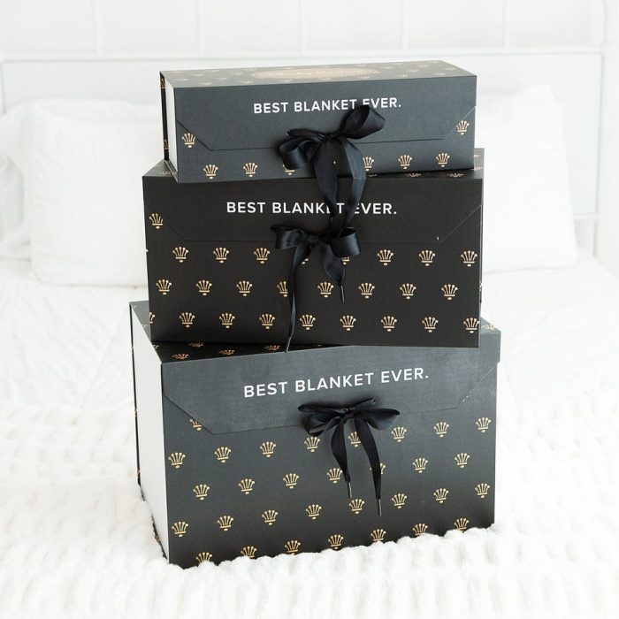 MinkyGiftBoxBlackRibbon046.jpg MinkyGiftBoxBlackRibbon046.jpg