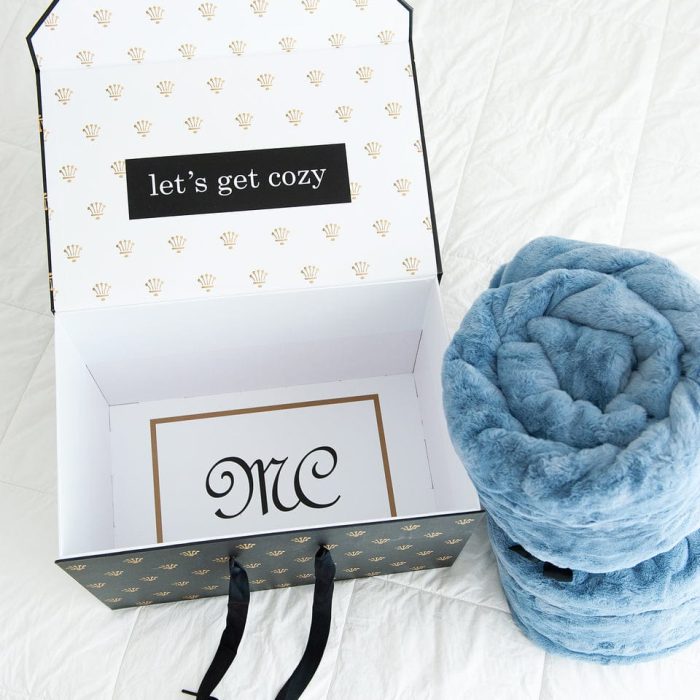 MinkyGiftBoxBlackRibbon049.jpg MinkyGiftBoxBlackRibbon049.jpg